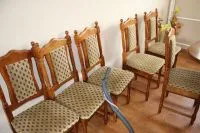 Tepovanie stoličiek v Poprade